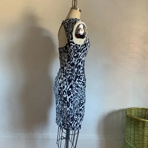 Snow Leopard Bodycon Open Back Sleeveless Stretch Shift Dress - Picture 3 of 7